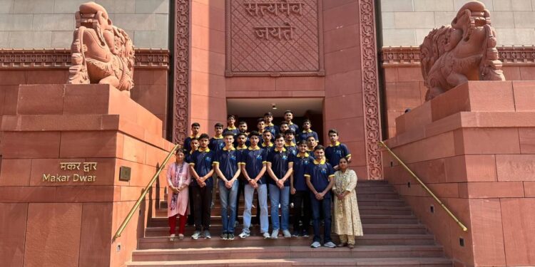 केंद्रीय मंत्री अनुराग ठाकुर की अनूठी पहल सांसद भारत दर्शन, हमीरपुर संसदीय क्षेत्र की होनहार बेटियों के बाद अब बेटों को ले गये भारत भ्रमण पर