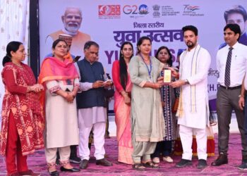 अनुराग सिंह ठाकुर ने जिला युवा उत्सव के विजेताओं को किया पुरस्कृत