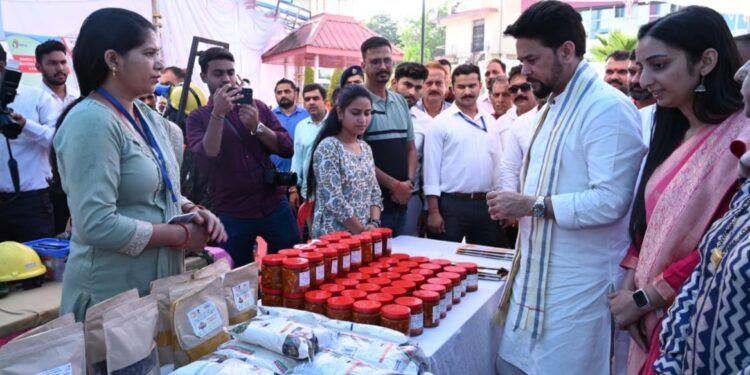 अनुराग सिंह ठाकुर ने जिला युवा उत्सव के विजेताओं को किया पुरस्कृत