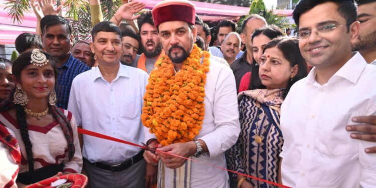 अनुराग सिंह ठाकुर ने जिला युवा उत्सव के विजेताओं को किया पुरस्कृत