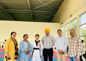 इंटर स्कूल ताइक्वांडो टूर्नामेंट में छात्रा तन्वी शर्मा ने अंडर-17(-68 किग्रा) भार वर्ग में स्वर्ण पदक जीता