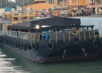 DELIVERY OF SECOND MCA BARGE, LSAM 8 (YARD 76)
