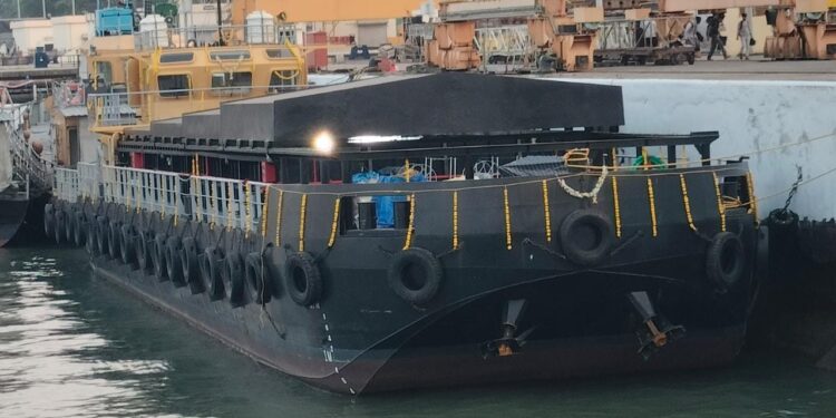 DELIVERY OF SECOND MCA BARGE, LSAM 8 (YARD 76)