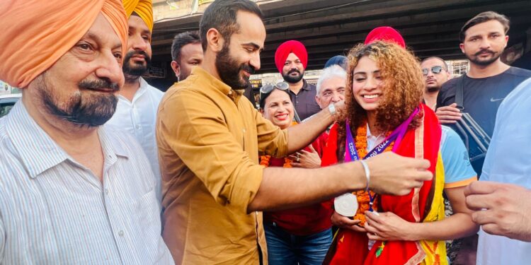 Hangzhou Asian Games : पंजाब के 33 खिलाड़ियों ने 8 स्वर्ण, 6 रजत और 5 कांस्य पदकों सहित कुल 19 पदक जीत कर किया सर्वोत्तम प्रदर्शन