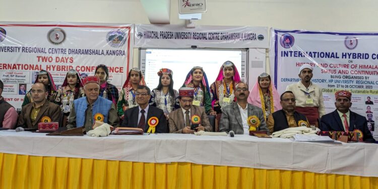 जनजातीय संस्कृति राष्ट्रीय विरासत का अभिन्न अंग: प्रो नारायण