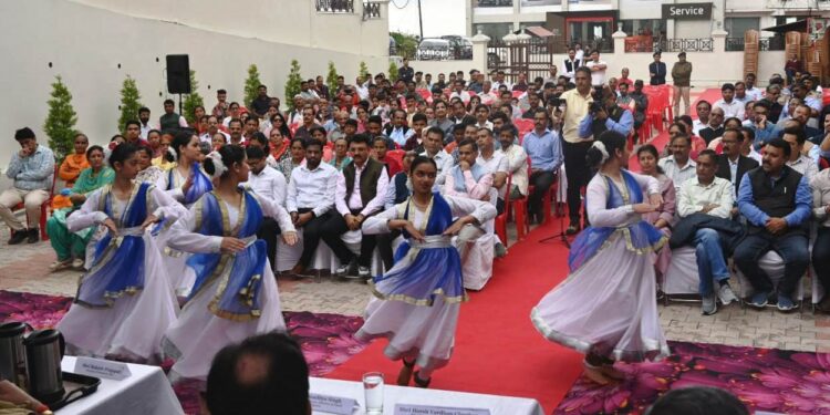 शिमला से भीड़-भाड़ कम करने के लिए आसपास के क्षेत्रों का योजनाबद्ध तरीके से विस्तार करने की आवशयकता – विक्रमादित्य सिंह