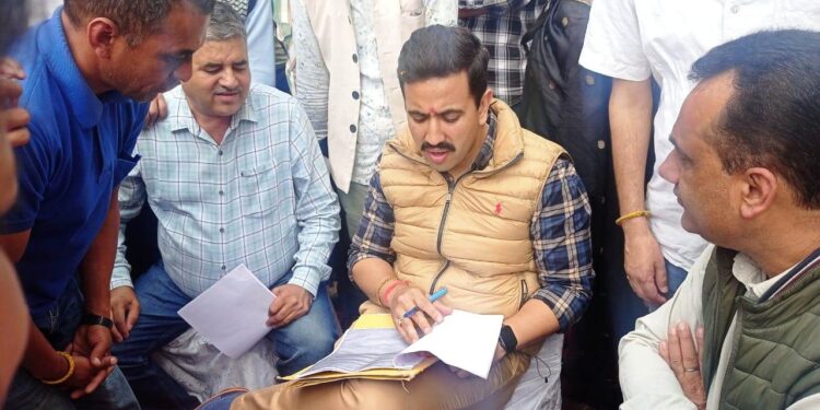 शिमला से भीड़-भाड़ कम करने के लिए आसपास के क्षेत्रों का योजनाबद्ध तरीके से विस्तार करने की आवशयकता – विक्रमादित्य सिंह