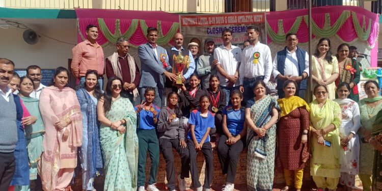 Hamirpur :  अंडर-19 छात्र-छात्राओं की एथलेटिक्स प्रतियोगिता का समापन