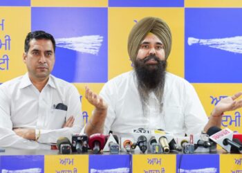 आप ने सभी विपक्षी दलों से 1 नवंबर को बहस में भाग लेने की अपील की