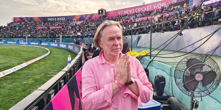 धर्मशाला क्रिकेट स्टेडियम पंहुचकर ऑस्ट्रेलियाई दूतावास के उच्चायुक्त ने बढ़ाया अपनी टीम का हौसला