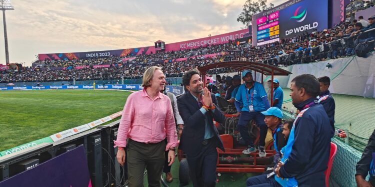 धर्मशाला क्रिकेट स्टेडियम पंहुचकर ऑस्ट्रेलियाई दूतावास के उच्चायुक्त ने बढ़ाया अपनी टीम का हौसला