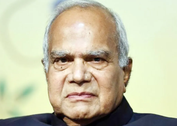 विधानसभा सत्र को अवैध बताने के बाद राज्यपाल ने यू-टर्न लिया और सभी विधेयकों की जांच करने का फैसला किया