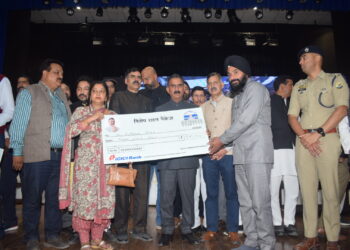 मुख्यमंत्री ने बिलासपुर के आपदा प्रभावित 1162 परिवारों को वितरित की 8.97 करोड़ रुपये की मुआवज़ा राशि