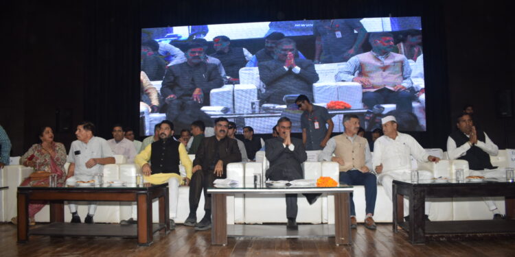 मुख्यमंत्री ने बिलासपुर के आपदा प्रभावित 1162 परिवारों को वितरित की 8.97 करोड़ रुपये की मुआवज़ा राशि