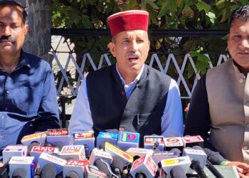 कर्मचारीं आंदोलन से विकास कार्य ठप्प, लोगों के प्रति संवेदनहीन है सरकार : महेंद्र धर्माणी