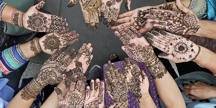 सैंट ज़ेवियर के प्रांगण में मेहँदी प्रतियोगिता का आयोजन