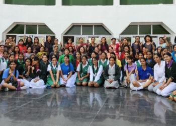 सैंट ज़ेवियर के प्रांगण में मेहँदी प्रतियोगिता का आयोजन