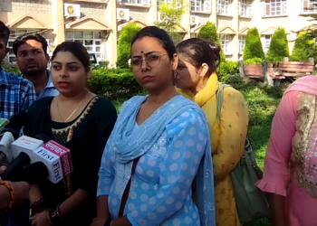 धर्मशाला: आउटसोर्स पर रखे गए कर्मचारी पहुंचे DC ऑफिस, जानिए क्या है पूरा मामला ?