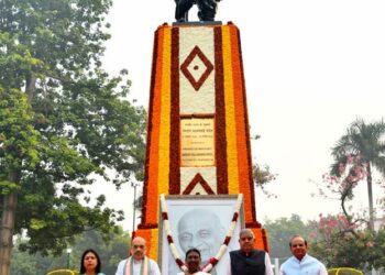 नई दिल्ली में ‘भारत के लौह पुरुष’ सरदार वल्लभभाई पटेल की जयंती पर राष्ट्रपति द्रौपदी मुर्मु, उपराष्ट्रपति  जगदीप धनखड़, केंद्रीय गृह और सहकारिता मंत्री अमित शाह और दिल्ली के उपराज्यपाल विनय कुमार सक्सेना ने उन्हें पुष्पांजलि अर्पित की