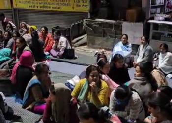 SMC शिक्षकों का सचिवालय के बाहर जोरदार प्रदर्शन रात को 11:00 बजे लगे नारे : See Video With Sidhivinayak Times