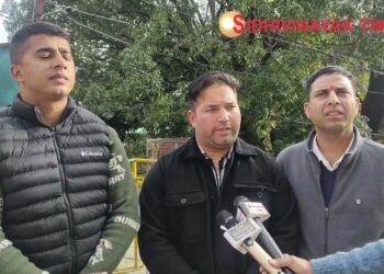 त्रियुंड ट्रेक पर लगने वाले शुल्क को लेकर आज एडवेंचर टूर ऑपरेटर एसोसिएशन ने वन विभाग को सोपा ज्ञापन