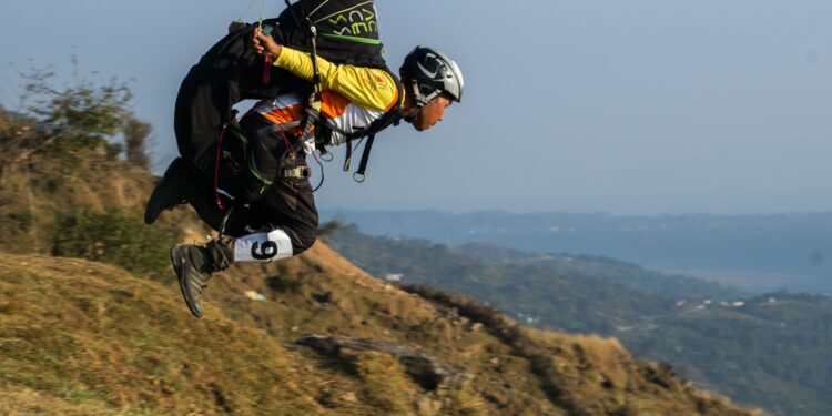 धौलाधार पैराग्लाइडिंग एक्यूरेसी प्री वर्ल्ड कप में  भारत के सुशांत ठाकुर ने बनाई बढ़त, महिला वर्ग में भी तरन्नुम आगे