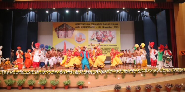 पंजाब राजभवन ने 13 राज्यों और केंद्रशासित प्रदेशों का स्थापना दिवस मनाया
