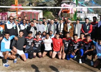 जुब्बल कोटखाई स्वर्गीय परमानंद पनाटू मेमोरियल वॉलीबॉल प्रतियोगिता का शुभारंभ