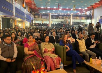 फिल्म अभिनेत्री नीलम कोठारी पहुंचीं लिंग्याज विद्यापीठ