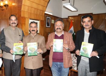 हिमाचल प्रदेश की सर्प प्रजातियां’ पुस्तक का विमोचन किया