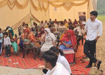 गांववासियों को घरेलू हिंसा के प्रति जागरूक किया