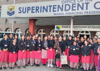 Mandi : छात्राओं को प्रशासन तथा पुलिस सेवाएं क्षेत्र में आने के लिए एक्सपोजर विजिट