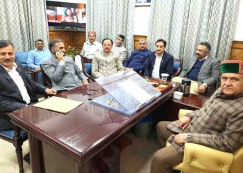 सत्र समाप्ति के पश्चात विधान सभा अध्यक्ष कुलदीप सिंह पठानियां के कार्यालय कक्ष में मन्त्रीमण्डल सहयोगियों के साथ शिष्टाचार भेंट की