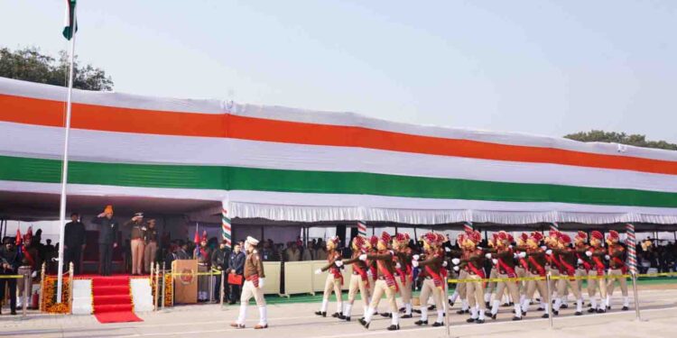 चंडीगढ़ प्रशासन ने परेड ग्राउंड, चंडीगढ़ में 75वां गणतंत्र दिवस पूरे देशभक्तिपूर्ण उत्साह के साथ मनाया