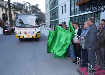 मुख्यमंत्री ने विद्यार्थियों के शैक्षणिक भ्रमण वाहनों को झंडी दिखाकर रवाना किया