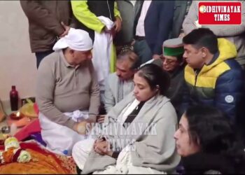 рдкрдВрдЪрддрддреНрд╡ рдореЗрдВ рд╡рд┐рд▓реАрди рд╣реБрдИ рдбреЙ рд╕рд┐рдореНрдореА рдЕрдЧреНрдирд┐рд╣реЛрддреНрд░реА, рдЕрдВрддрд┐рдо рджрд░реНрд╢рди рдХреЛ рдЙрдореЬрд╛ рднрд╛рд░реА рдЬрди рд╕реИрд▓рд╛рдм,