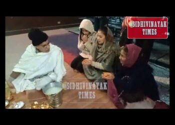 बसंत पंचमी भक्त कर रहे विद्या की देवी की पूजा अर्चना