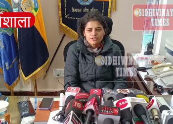 Kangra : दिनदहाड़े युवक की पिटाई करने वाले पुलिस अधिकारी पर होगी कार्रवाई : एसपी