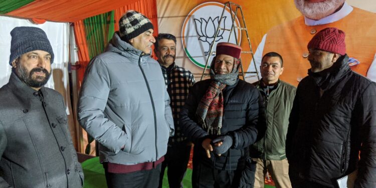 भाजपा के प्रदेश सह प्रभारी संजय टंडन देर रात कांगड़ा धर्मशाला स्थित जोरावर स्टेडियम पहुंचे