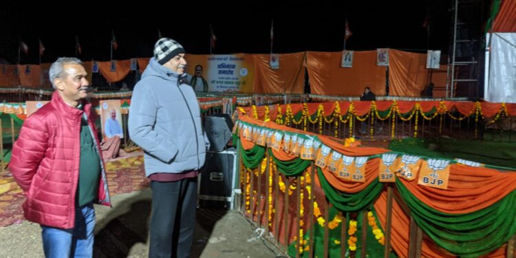 भाजपा के प्रदेश सह प्रभारी संजय टंडन देर रात कांगड़ा धर्मशाला स्थित जोरावर स्टेडियम पहुंचे