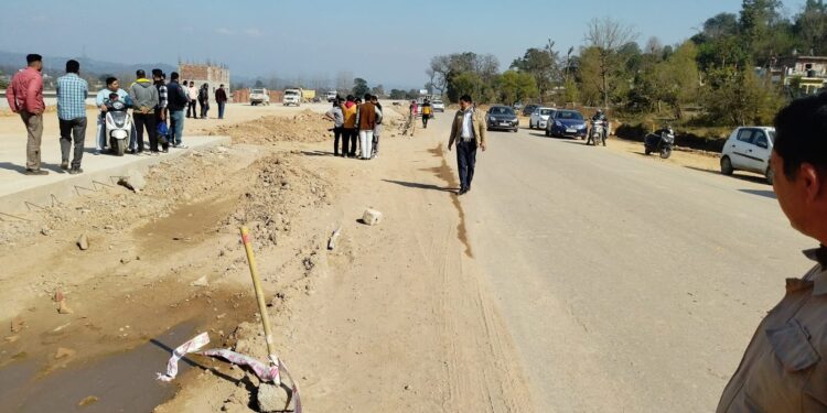 आल्टो कार अनियंत्रित एक व्यक्ति की मौत और तीन घायल