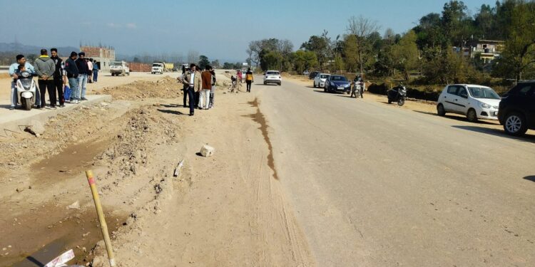 आल्टो कार अनियंत्रित एक व्यक्ति की मौत और तीन घायल