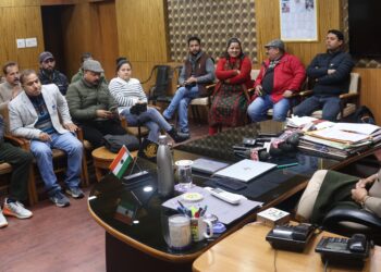 Kullu : मीडिया की विभिन्न विकासात्मक योजनाओं व कार्यक्रमों को लोगों तक पहुंचाने तथा योजनाओं की फीडबैक देने में अहम भूमिका : उपायुक्त कुल्लू तोरुल एस रवीश