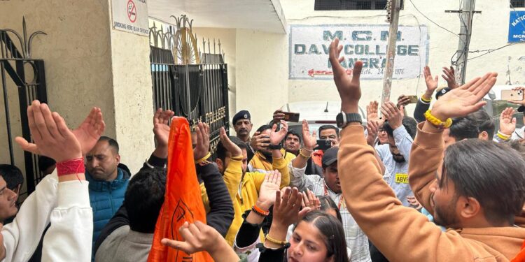 सरकार के इशारों पर काम कर रहे DAV कांगड़ा के प्रिंसिपल, छात्रों के लोकतांत्रिक अधिकारों का हो रहा हनन: अभाविप