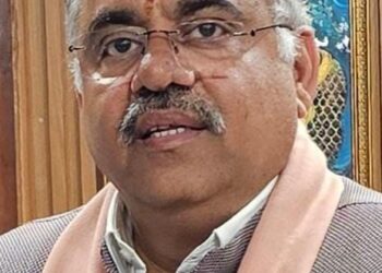 राहुल गांधी द्वारा वीर सावरकर के अपमान पर उद्धव ठाकरे का स्टैंड क्या? : चुग