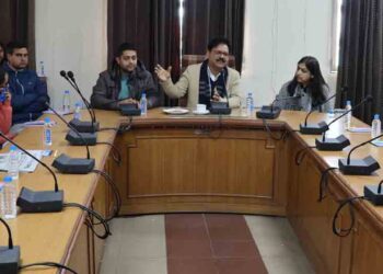 Kangra : आपदाओं में मनोसमाजिक देखभाल अत्यंत जरूरी: एडीएम