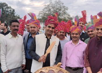 उपायुक्त ने टमक पर चोट के साथ किया जयसिंहपुर होली का शुभारंभ