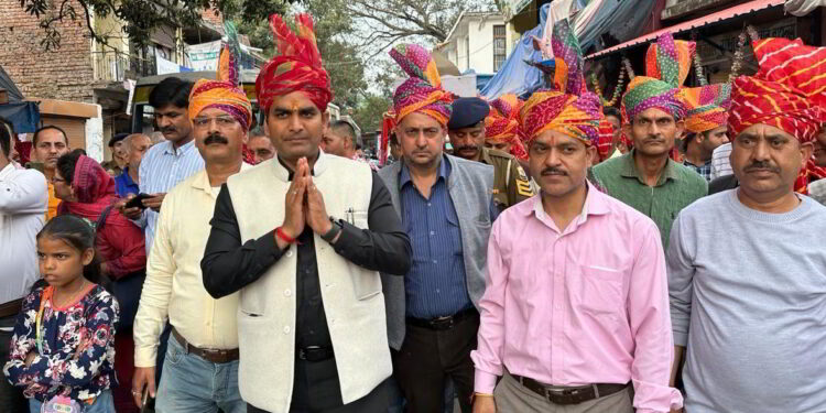 उपायुक्त ने टमक पर चोट के साथ किया जयसिंहपुर होली का शुभारंभ