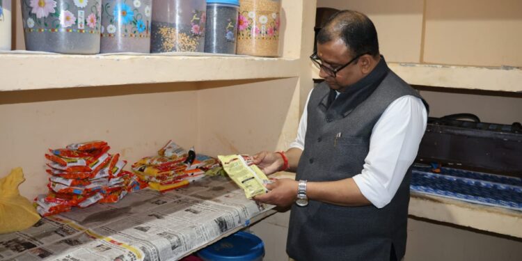 राष्ट्रीय मानवाधिकार आयोग के स्पेशल मॉनिटर ने किया बालिका आश्रम का निरीक्षण