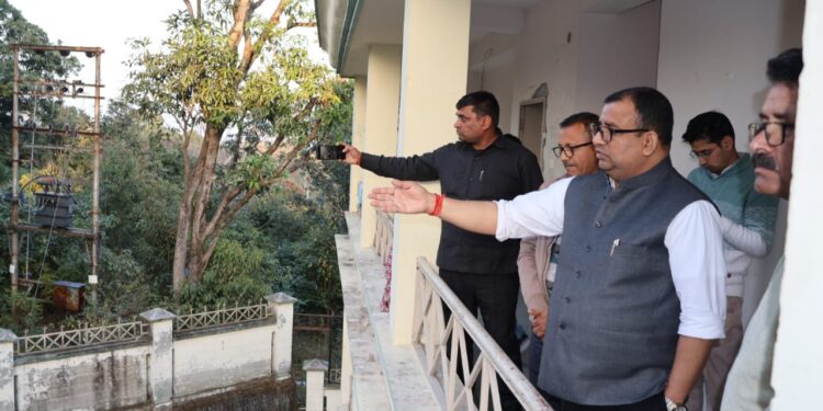 राष्ट्रीय मानवाधिकार आयोग के स्पेशल मॉनिटर ने किया बालिका आश्रम का निरीक्षण